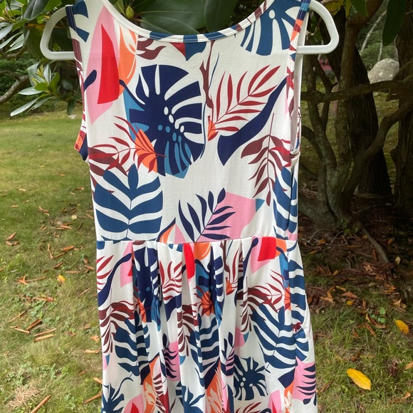 Pretty casual multi colored dress - Picture 2 of 2